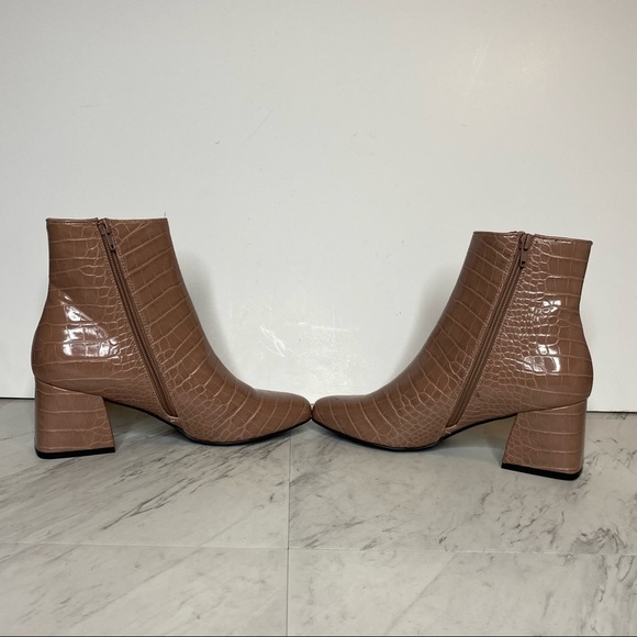 New! Steve Madden Darma Pink Croc Faux Leather Bootie 8.5M - Picture 5 of 14